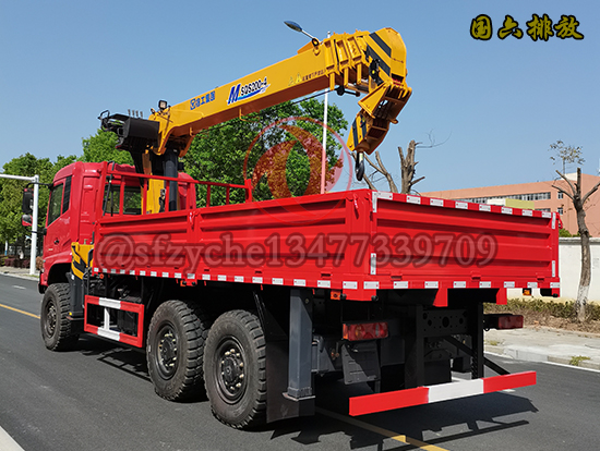 東風(fēng)8噸沙漠越野隨車吊